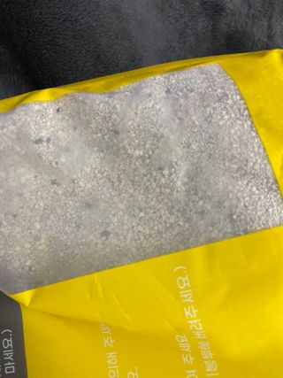 겟플렉스 켓플렉스 캣츠룸BS-1 고양이모래 4kg — 4점을 준 리뷰어가 2021년 1월 올린 사용 사진