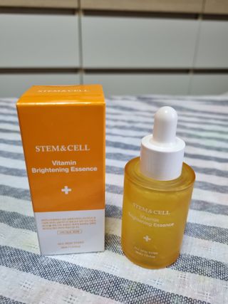 체르엠 스템앤셀 비타민 브라이트닝 에센스 30ml 1개 — 5점을 준 리뷰어가 2021년 10월 올린 사용 사진