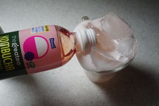 더그레잇티 콤부차 [매일유업] 더그레잇티 44kcal 콤부차 300ml *12개입 (오리지널 6개+베리리치 6개) — 5점을 준 리뷰어가 2023년 7월 올린 사용 사진