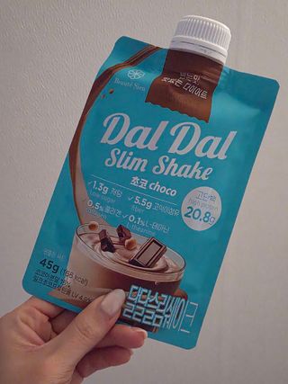 달달슬림쉐이크 구매평★달달슬림 맛있는 단백질 쉐이크 파우치 다이어트 식사대용 프로틴 파우더 보충제 — 5점을 준 리뷰어가 2025년 8월 올린 사용 사진