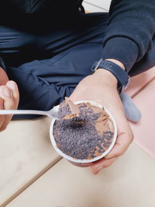 롯데제과 본젤라또 비스킷&바닐라카라멜바, 본젤라또 베리쇼콜라컵 — 4.5점을 준 리뷰어가 2021년 12월 올린 사용 사진