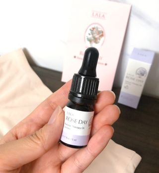 라라로즈데이 시즌2 천연 아로마오일 Y존 케어 속옷향수 이너퍼퓸 5ml  여성의 자존감을 UP시키자 — 2점을 준 리뷰어가 2021년 9월 올린 사용 사진