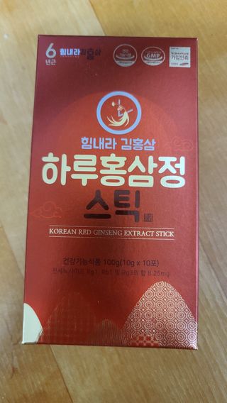 힘내라김홍삼 하루홍삼정스틱 10g x 10포 — 3점을 준 리뷰어가 2021년 3월 올린 사용 사진