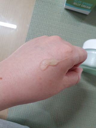 김정문알로에 큐어 큐어 알로에 리프레쉬 젤리 세럼, 큐어 알로에 하이드로 젤리 크림 — 4점을 준 리뷰어가 2021년 2월 올린 사용 사진