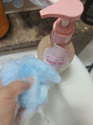 벨먼 내추럴스파 수분광채 스크럽 바디워시 600ml 5종 — 5점을 준 리뷰어가 2022년 5월 올린 사용 사진