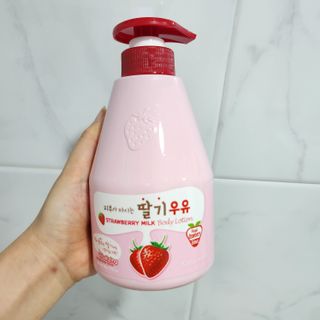 [과일나라] 피부가 마시는 딸기우유 바디클렌저&바디로션 — 4.5점을 준 리뷰어가 2022년 10월 올린 사용 사진