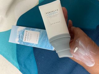 [스킨1004] 마다가스카르 센텔라 히알루-시카 워터핏 선세럼 50ml — 5점을 준 리뷰어가 2024년 5월 올린 사용 사진