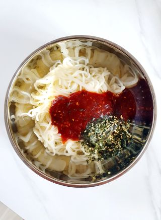 [한면원] 비빔국수 2인분 — 5점을 준 리뷰어가 2022년 8월 올린 사용 사진
