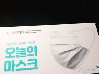 [심폐소생소] 오늘의마스크 KF-AD 비말차단 황사 여름용 마스크 — 3.5점을 준 리뷰어가 2021년 8월 올린 사용 사진