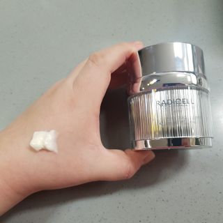 소담스퀘어 상암 라디셀 인텐시브 큐어 크림 50ml — 5점을 준 리뷰어가 2022년 11월 올린 사용 사진