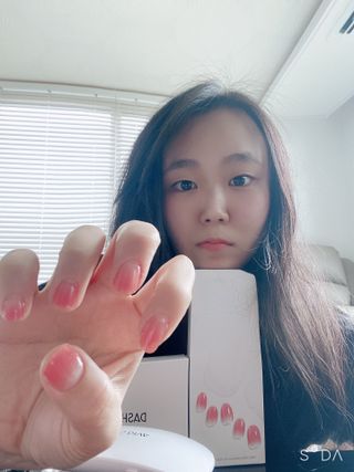 데싱디바 글레이즈 젤네일 그라데이션 네일_5종 중 택 1 — 4점을 준 리뷰어가 2021년 8월 올린 사용 사진