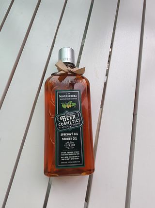 체코 비건화장품 마뉴팍투라 향좋은 맥주 샤워젤 (300ml) — 5점을 준 리뷰어가 2022년 6월 올린 사용 사진