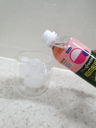 더그레잇티 콤부차 [매일유업] 더그레잇티 44kcal 콤부차 300ml *12개입 (오리지널 6개+베리리치 6개) — 5점을 준 리뷰어가 2023년 8월 올린 사용 사진