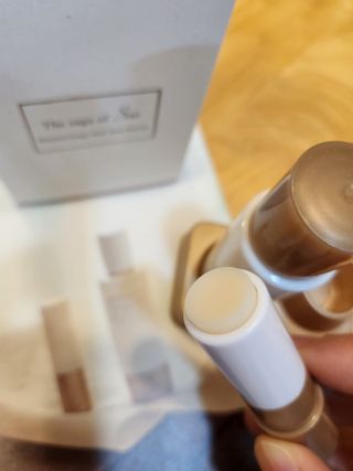 더사가오브수 [사가수] 효혜윤 보태니컬 에너지 에센스인로션 20ml /아이포올 스틱 3g — 4점을 준 리뷰어가 2023년 2월 올린 사용 사진