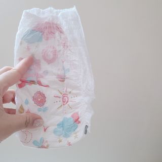 킨도 프리미엄 에어드라이v2 팬티형 기저귀 — 4점을 준 리뷰어가 2021년 6월 올린 사용 사진