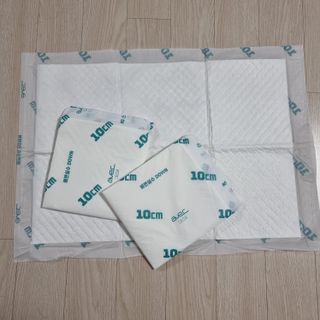 아베크 펫 와이드 프리미엄 중형 애견 강아지 배변 패드 54매 1팩 45g — 4점을 준 리뷰어가 2021년 7월 올린 사용 사진