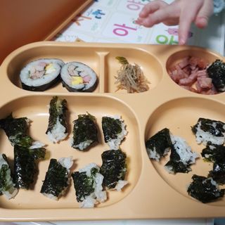 [해림맛김] 들기름에 구운 바삭바삭 김 4종 세트 + 1종 랜덤발송 총5개입 — 4점을 준 리뷰어가 2021년 2월 올린 사용 사진