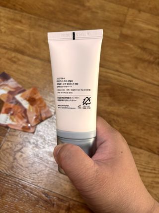 [스킨1004] 마다가스카르 센텔라 히알루-시카 워터핏 선세럼 50ml — 3.5점을 준 리뷰어가 2024년 5월 올린 사용 사진