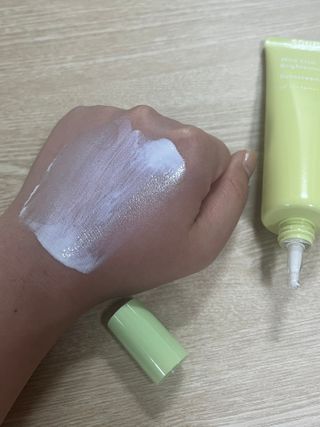 아이레시피 마일드시카 브라이트닝 업 선스크린 SPF50+ PA++++ — 5점을 준 리뷰어가 2023년 6월 올린 사용 사진