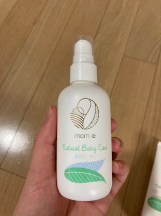 mom e 맘이 내추럴 베이비 케어 크림+바디오일 — 5점을 준 리뷰어가 2021년 1월 올린 사용 사진