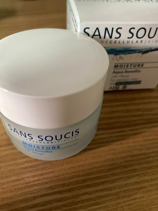 산수시 아쿠아 베네핏 24h 수부지 물광 속건조 수분크림 50ml — 5점을 준 리뷰어가 2021년 7월 올린 사용 사진