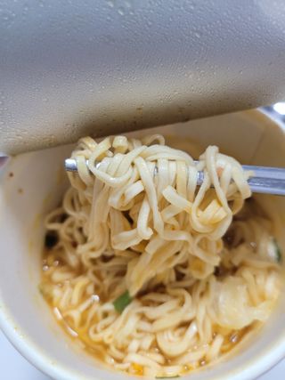 NISSIN 닛신 컵누들  4종 - 씨푸드오리지날, 씨푸드 스파이시, 씨푸드 커리, 씨푸드 XO소스 — 5점을 준 리뷰어가 2022년 4월 올린 사용 사진