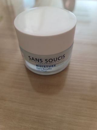 산수시 아쿠아 베네핏 24h 수부지 물광 속건조 수분크림 50ml — 5점을 준 리뷰어가 2021년 6월 올린 사용 사진