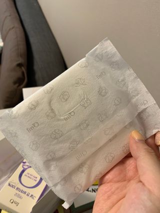 아임오 유기농 생리대 중형 + 그날 전 보라지유 100 20캡슐 + 아임오스티커 + 쿠폰북 — 5점을 준 리뷰어가 2021년 10월 올린 사용 사진