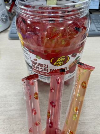 젤리벨리 젤리스틱 어쏘티드 900g — 3점을 준 리뷰어가 2022년 11월 올린 사용 사진
