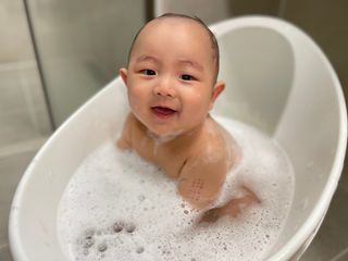mom e 맘이 내추럴 베이비 케어 샴푸앤바스+로션 — 4.5점을 준 리뷰어가 2021년 1월 올린 사용 사진