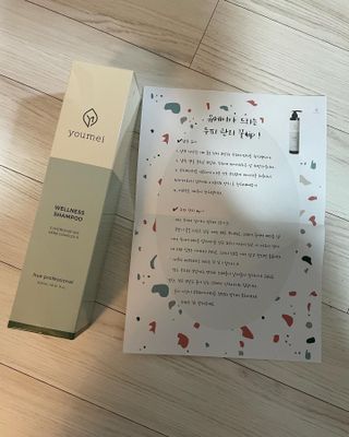 유메이 웰니스 샴푸 + 유메이 스칼프 브러쉬 — 5점을 준 리뷰어가 2022년 1월 올린 사용 사진