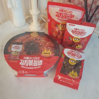 [서울시스터즈] CU 김치 4총사 세트-김치볶음밥, 김치큐브닭, 김치바삭김, 김치아몬드 — 5점을 준 리뷰어가 2021년 10월 올린 사용 사진