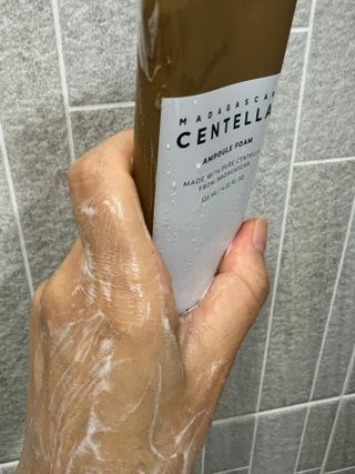 스킨1004 [SKIN1004] 마다가스카르 센텔라 앰플 폼 125ml — 5점을 준 리뷰어가 2024년 8월 올린 사용 사진