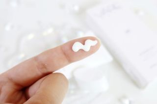 바르셀 톤업 무기자차 자외선차단제 순한 선크림 인텐시브 선 젠 50ml — 5점을 준 리뷰어가 2021년 11월 올린 사용 사진