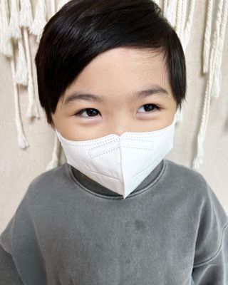 [심폐소생소] 오늘의마스크 KF94 소형 초등학생 어린이 마스크 — 5점을 준 리뷰어가 2022년 1월 올린 사용 사진