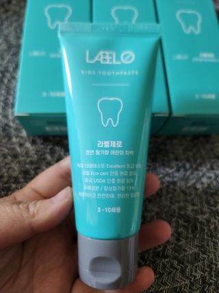 치과에서 쓰는 치약 _ 라벨제로 저불소 꼬마, 키즈, 유아, 베이비, 주니어 안전한 어린이치약 — 5점을 준 리뷰어가 2022년 12월 올린 사용 사진