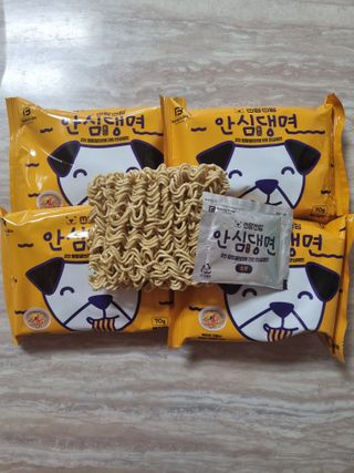 안심댕면 강아지라면 5봉지+쓰담쓰담 종합영양제 2스틱 샘플 증정 — 5점을 준 리뷰어가 2022년 8월 올린 사용 사진