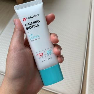 리더스코스메틱 리더스 카밍 바이오틱스 선 에센스 SPF 50+ PA++++ — 3.5점을 준 리뷰어가 2022년 7월 올린 사용 사진