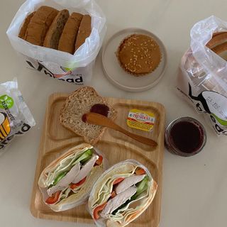 롯데제과 Vbread 포카치아식빵1개 + 미니식빵 1개 + 머핀 2개 세트 — 4점을 준 리뷰어가 2021년 9월 올린 사용 사진