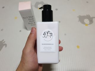 줄라이 모닝 _ JULY MORNING 줄라이모닝 하이드레이팅 퍼퓸드 바디앤핸드 에멀젼 — 5점을 준 리뷰어가 2021년 12월 올린 사용 사진