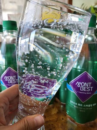 몽베스트 Montbest with Sparkling water Plain 20병 — 5점을 준 리뷰어가 2023년 2월 올린 사용 사진