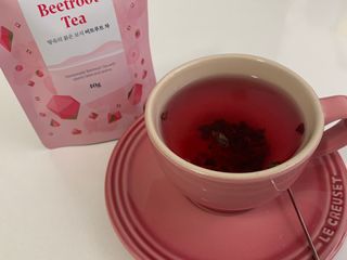 마시다 매혹적인 붉은 빛이 입안 가득히, 비트루트차 — 4.5점을 준 리뷰어가 2021년 3월 올린 사용 사진