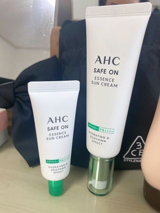 [AHC] 세이프온 에센스 선크림 올리브영 스페셜 증정 기획세트 — 5점을 준 리뷰어가 2022년 6월 올린 사용 사진