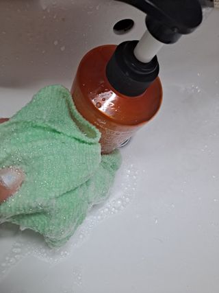 올리브 오일 스킨케어 컴퍼니 [OOSC] 향기로운 보습 로즈 제라늄 바디워시 500ml — 5점을 준 리뷰어가 2021년 5월 올린 사용 사진