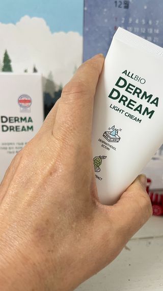★스마트 스토어 [올바이오] 더마크림 라이트 크림 130ml 저자극 보습 가려움개선 — 5점을 준 리뷰어가 2024년 12월 올린 사용 사진