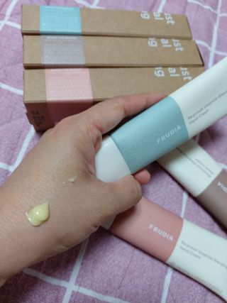 [후르디아] 끈적임 없는 착한성분 비건  핸드크림 3종 — 4점을 준 리뷰어가 2021년 10월 올린 사용 사진