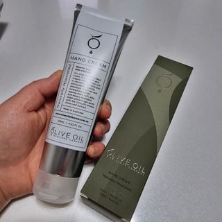올리브 오일 스킨케어 컴퍼니 [OOSC] 보송보송한 내추럴리 너리시드 핸드크림 125ml — 5점을 준 리뷰어가 2021년 4월 올린 사용 사진