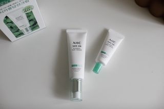 [AHC] 세이프온 에센스 선크림 올리브영 스페셜 증정 기획세트 — 5점을 준 리뷰어가 2022년 6월 올린 사용 사진
