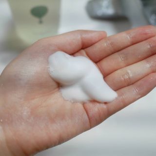 아미퓨어 [라이브] 피부장벽 강화를 위한 머랭 버블 클렌저 천연계면활성제로 온가족 사용가능 — 5점을 준 리뷰어가 2021년 7월 올린 사용 사진