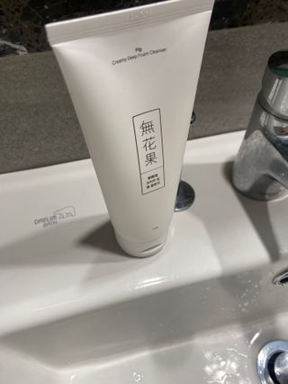 [베러오리진] 무화과 크리미 딥 폼 클렌저/피부 노폐물 & 미세먼지 99 세정 인증 민감성 피부 무자극 인증 — 5점을 준 리뷰어가 2021년 12월 올린 사용 사진